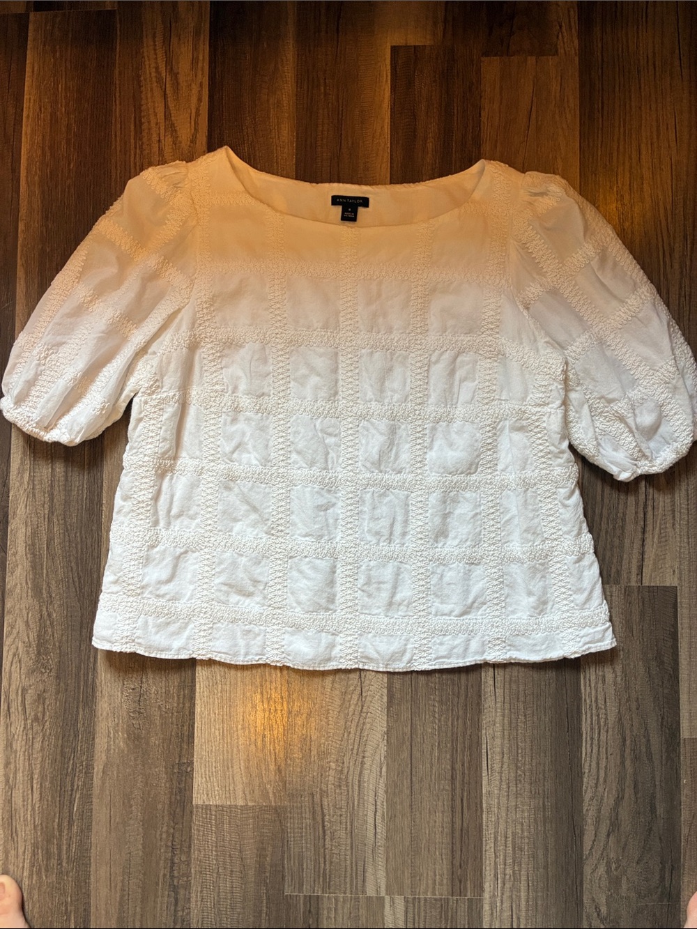 Ann Taylor Soft White 100% Cotton Textured Puff Sleeve Blouse-Size Medium